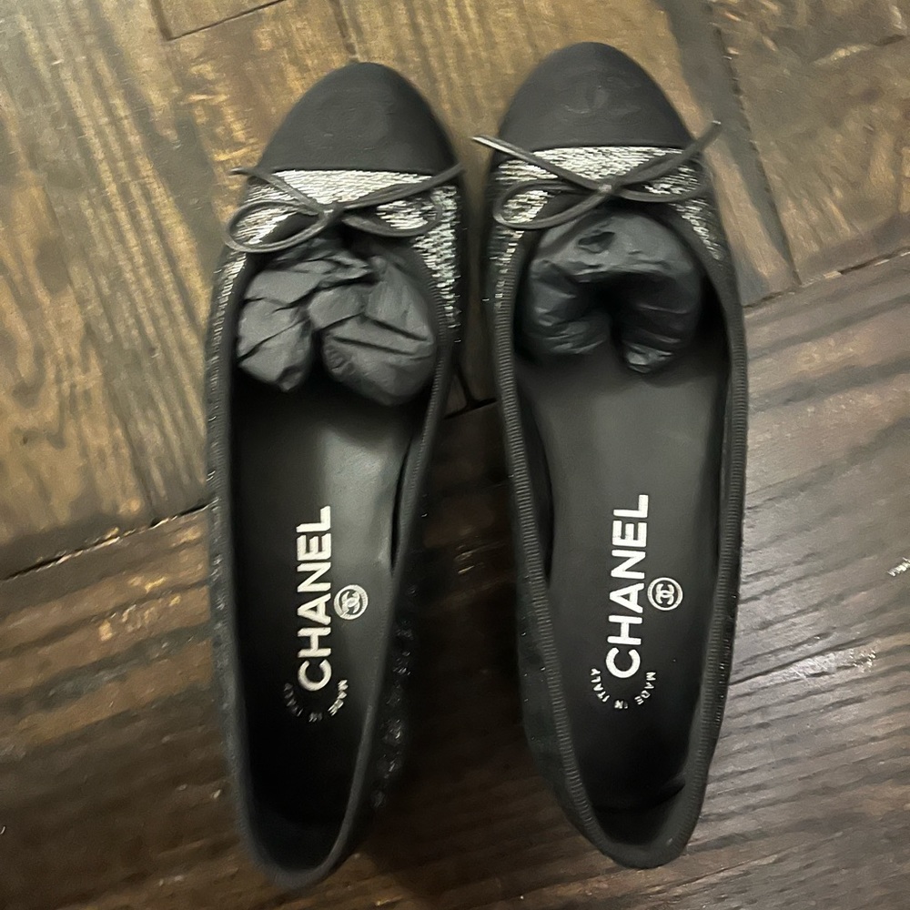 Black/silver Chanel ballet flat